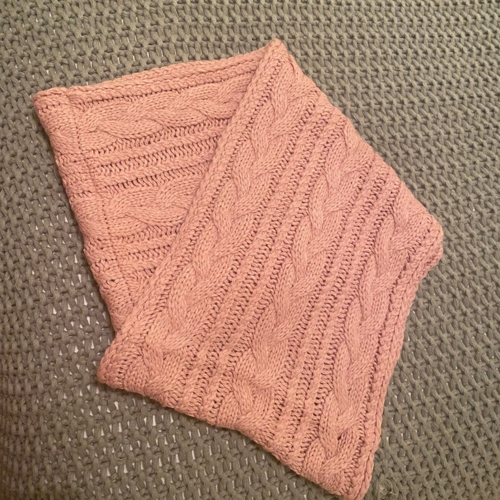 Pink knit chunky scarf